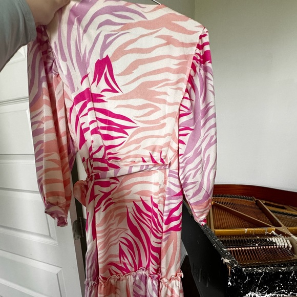 ASOS Dress 💖 - Picture 2 of 5